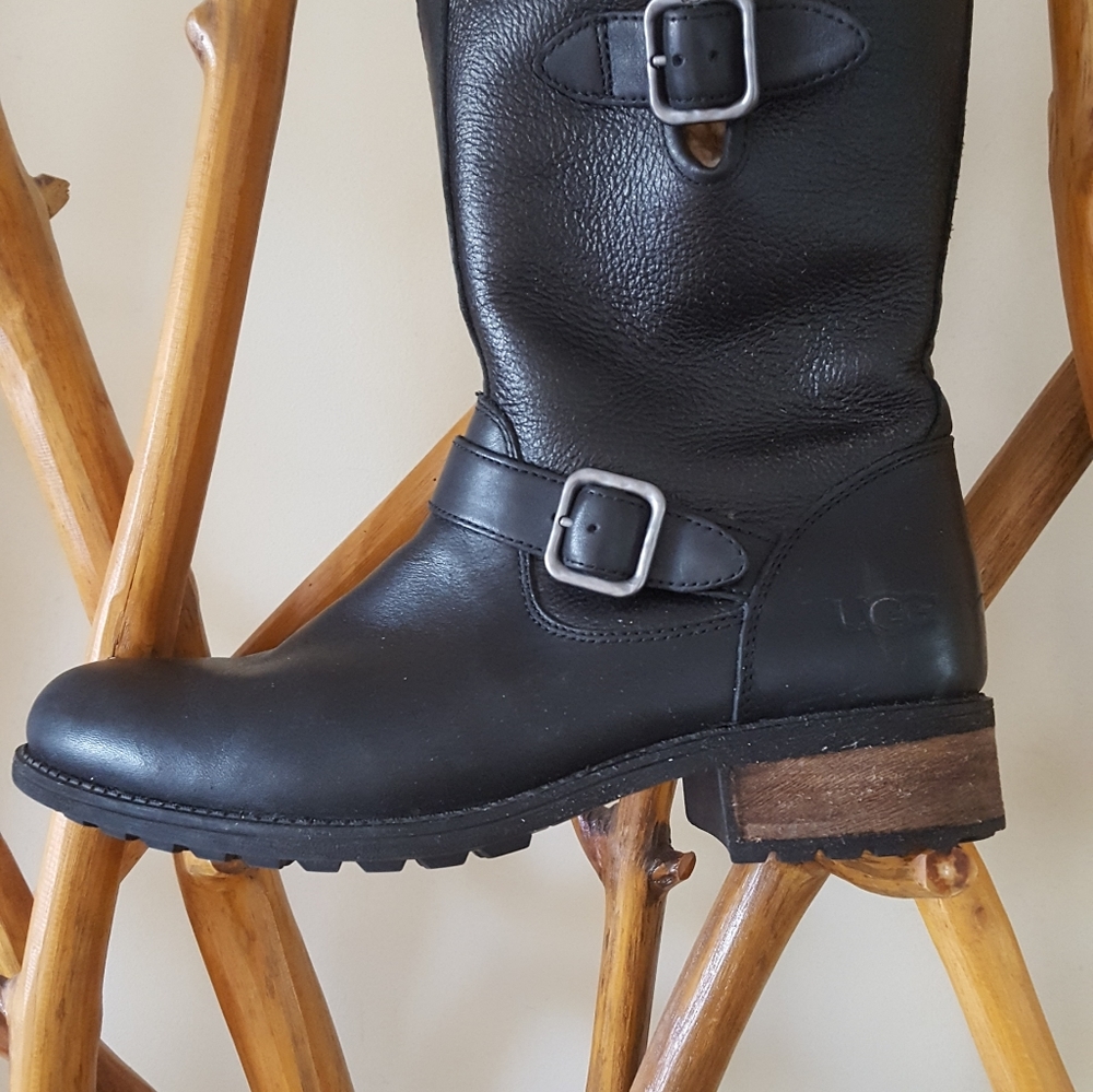 UGG W Chaney moto BOOTS, SHERPA FUR AND BUCKLES